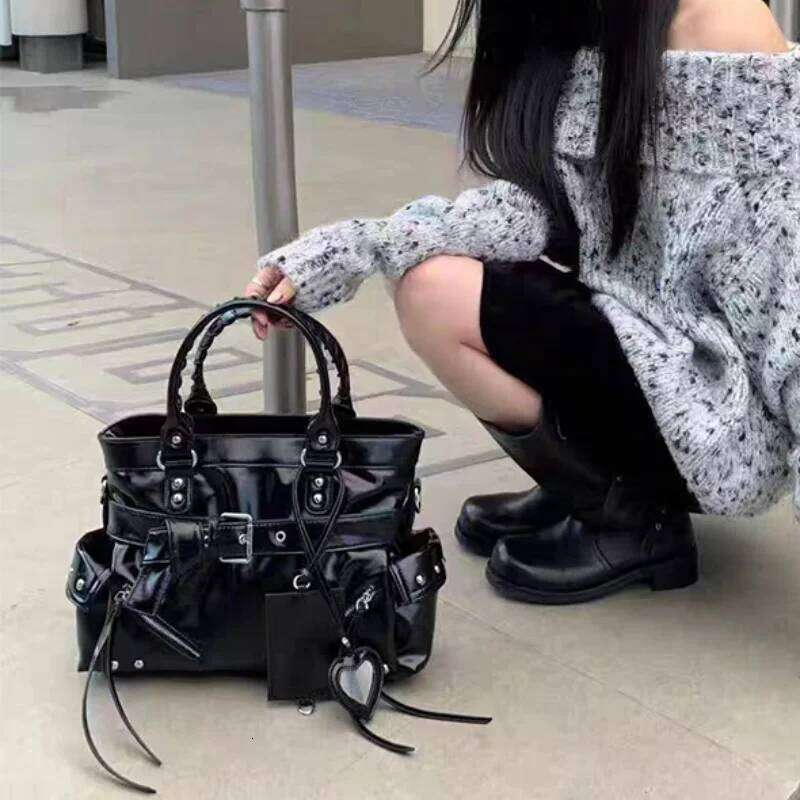Retro Studded Tote Fashion Y2k Cool Motorcycle Belt Buckle Pendant Shoulder Black Punk Zipper Crossbody Bag Handbag XJ260306