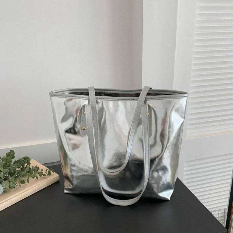 New Capacity Shoulder Gold Silver Fashion Handbag Tote Bags for Women Large Daily Storage Shopping Bag Pouch XJ260306