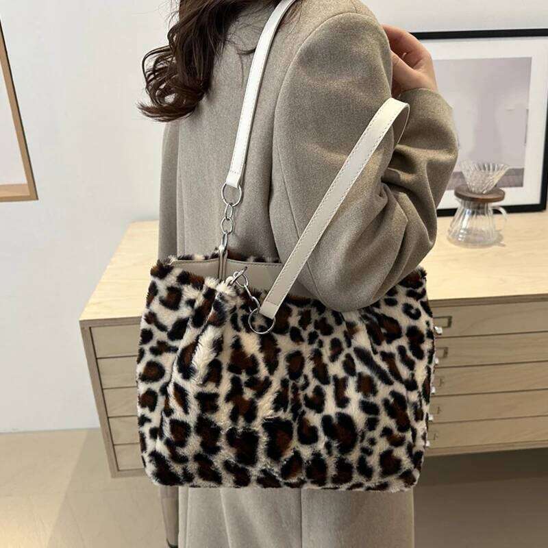 New Leopard Print Bags Women Fashion Portable Faux Fur Handbags Winter Soft Warm Bag Girls Fluffy Large Capacity Tote Purse XJ260306