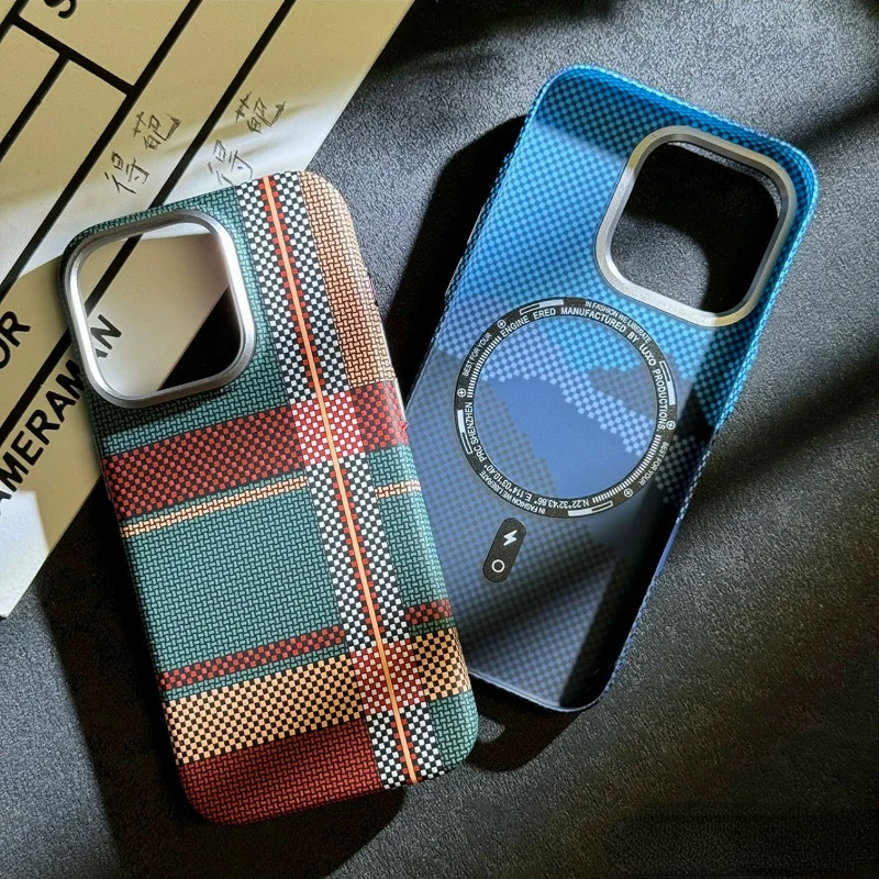 Suitable for iPhone17 Kevlar Carbon Fiber Magnetic Phone Case Apple 16promax Luminous Anti-fall Protective Cover