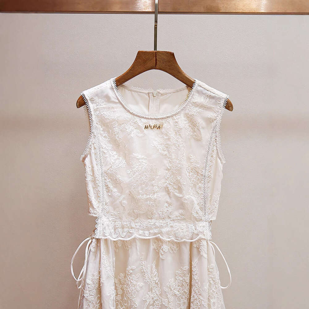 2026 designer high-end women's summer new style French mature lace embroidered hollow dress