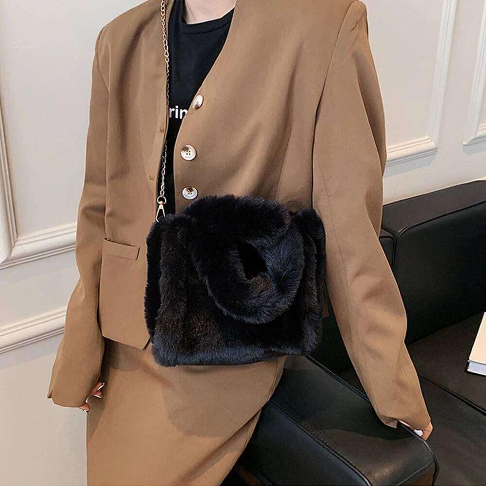 Large Plush Tote Faux Fur Shoulder Bag Winter Fluffy Designer Handbags Warm Soft Crossbody Bags for Women Shopper Purses XJ260306