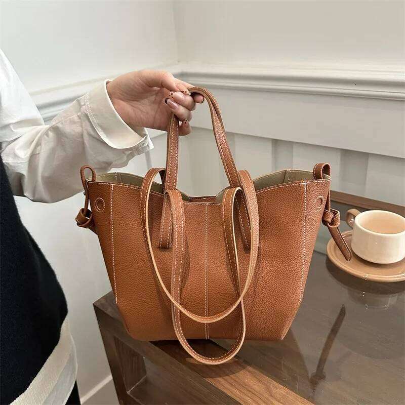Stylish Casual Tote Large Capacity PU Leather Handbag Women Wing Bag, Fashionable Woman Bags, Commuting Armpit Shoulder Bag XJ260306