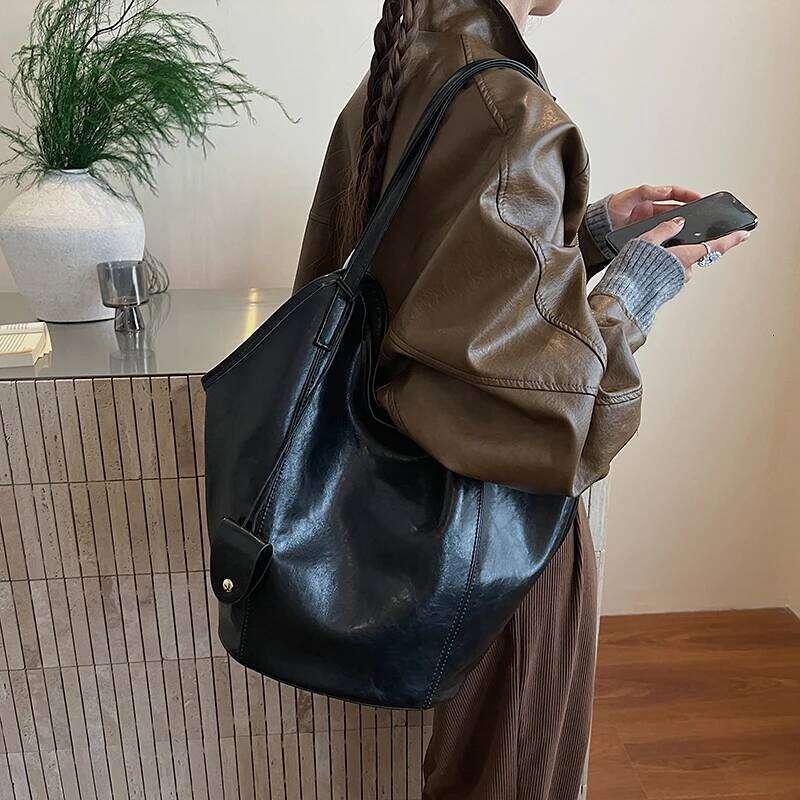 LEFTSIDE Women Big PU Leather Solid Color Shoulder 2025 Winter Retro Tote Bag Luxury Designer Trend Female Simple Handbags XJ260306