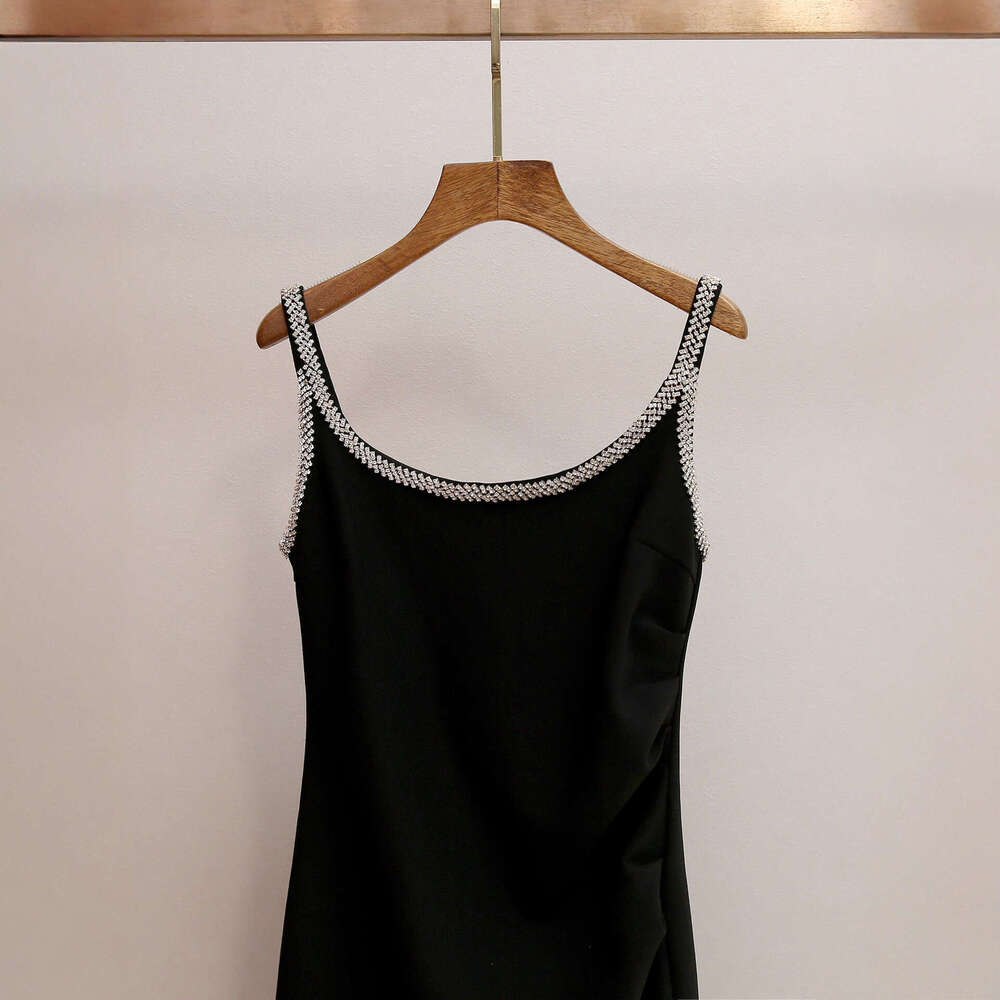 2026 designer high-end women's fashion autumn new style French elegant niche rhinestone suspender long skirt