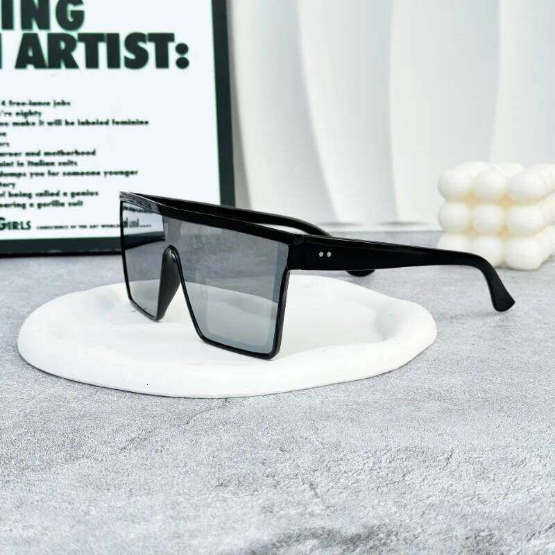 Fashion Street Photography Punk Sunglasses Men Outdoor Cycling UV Protection Gafas De Sol Women Large Frame One-piece Eyeglasses Z260306