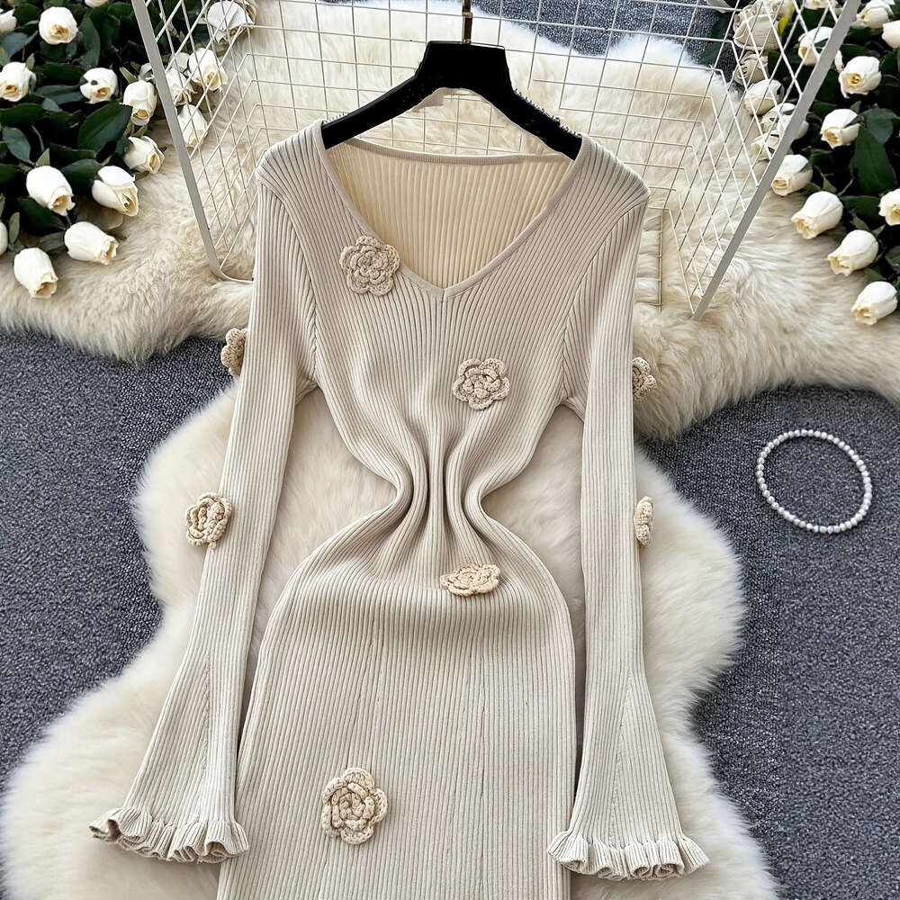 2026 European and American new women's long sleeved V-neck waist knit autumn and winter high-end French slim fit long skirt