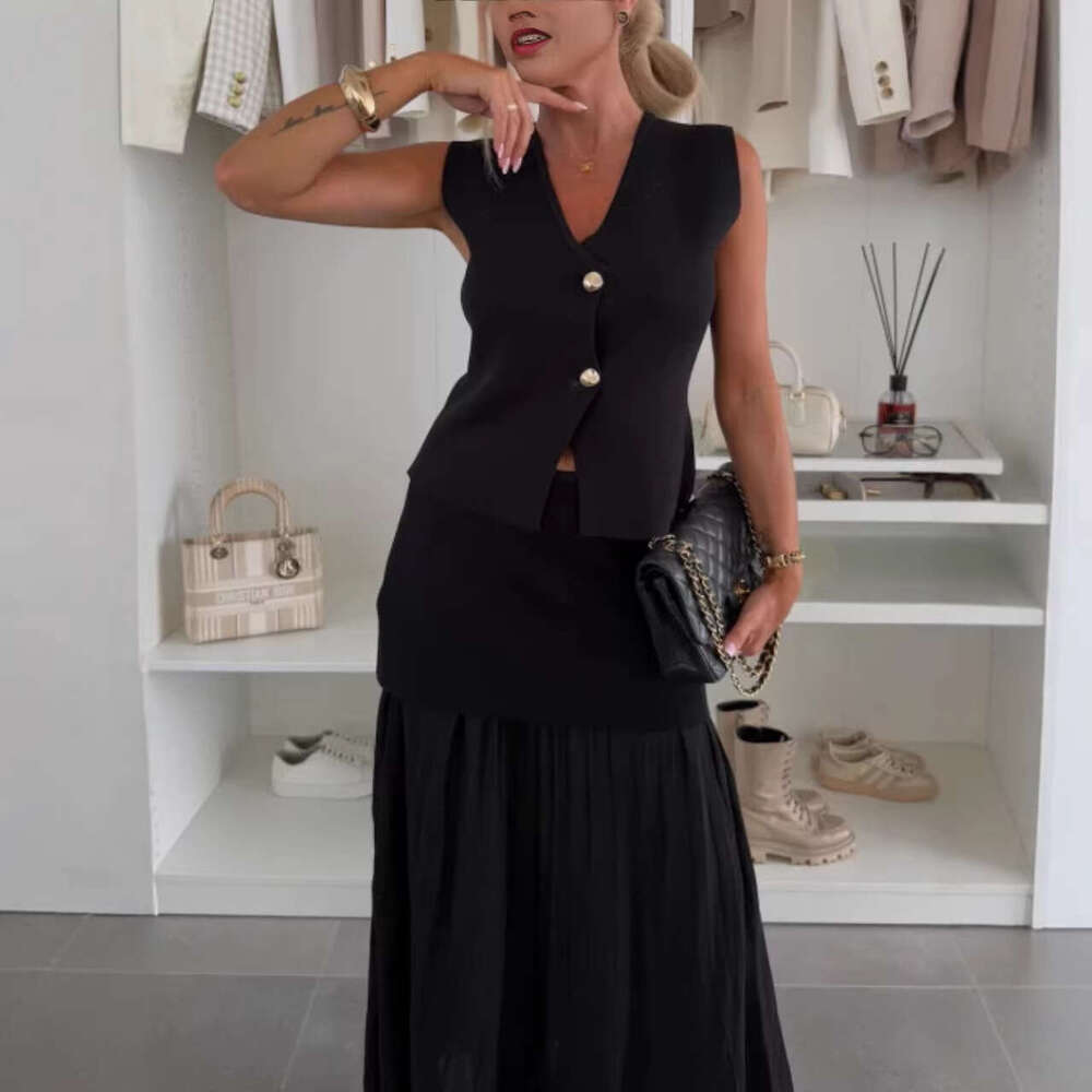 2026 Spring and Summer French New Women's Fashion Knitted Tank Top and Thin Skirt Fashion Set