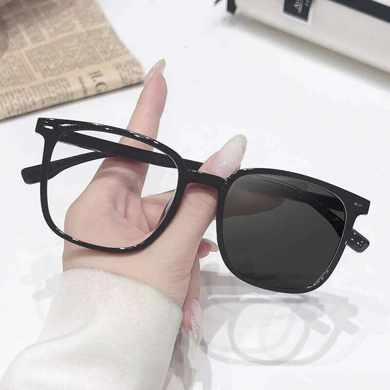 Photochromic Square Sunglasses Rectangle Fashion Women Men Shades Sun for Female Male Traveling Oculos Plain Glasses Z260306