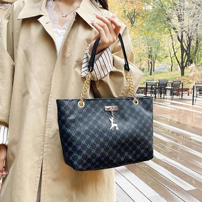 2024 Autumn and Winter New Presbyopic Handbag Shoulder Large Capacity Tote Women's Bag XJ260306