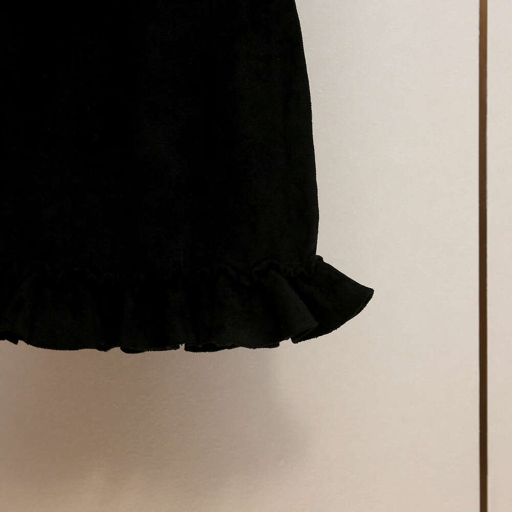 2026 autumn and winter new high-end Hepburn style featuring pleated velvet dresses designed A13 for women