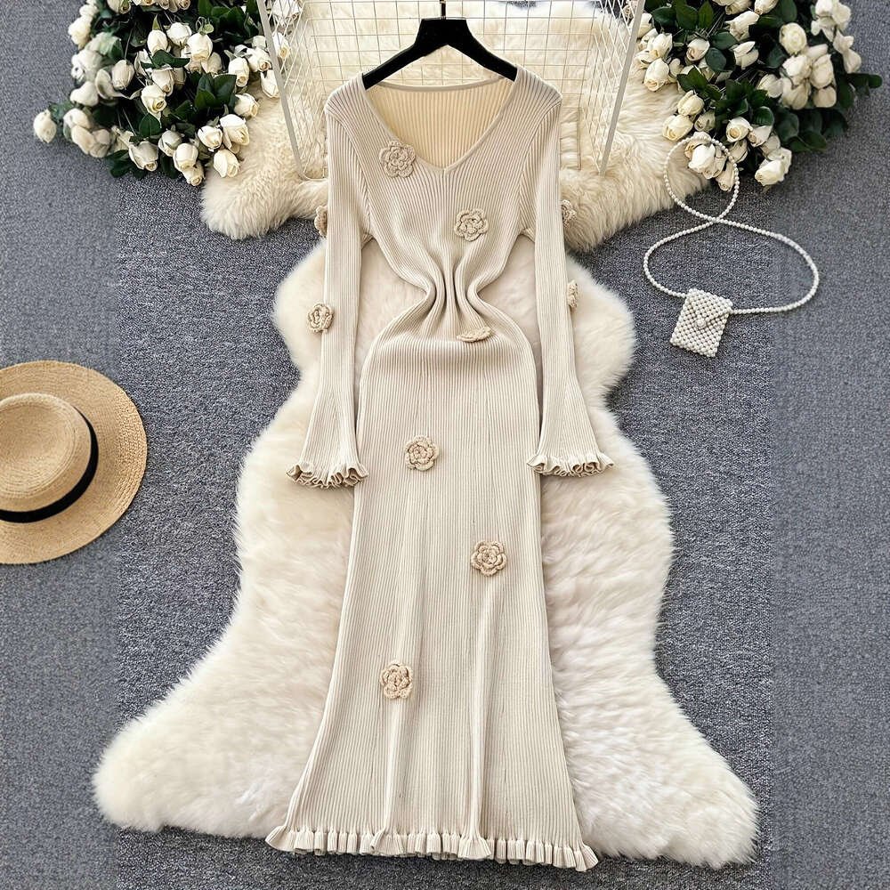 2026 European and American new women's long sleeved V-neck waist knit autumn and winter high-end French slim fit long skirt