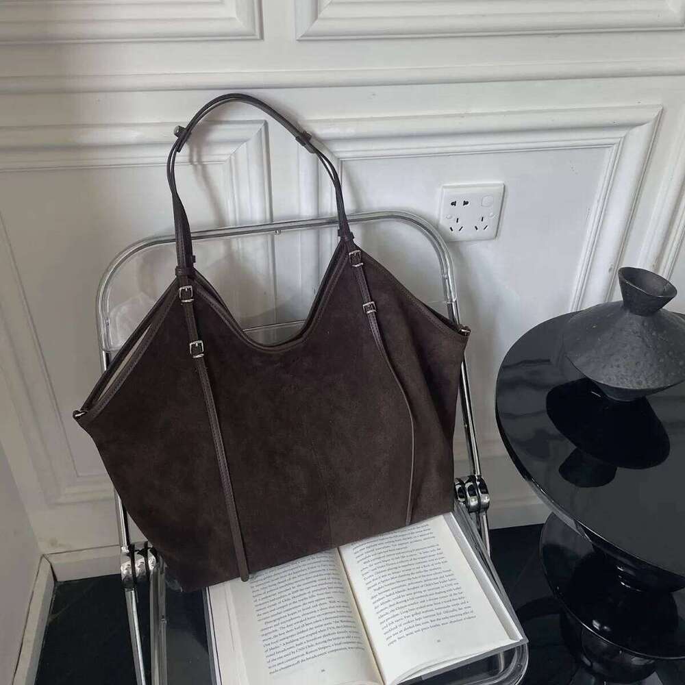 Suede Women's Tote 2025 Autumn and Winter New Niche Design Large Capacity Slack Commuter Vintage Handle Shoulder Bag XJ260306