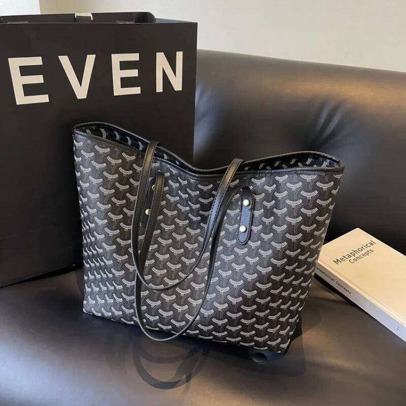 Casual Simple Women Shoulder Bag In Soft Faux Leather With Front Pocket For Easy Access To Phone And Essentials XJ260306