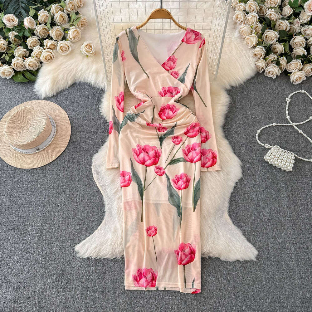 2026 designer elegant French deep V-neck long sleeved printed mesh dress with waist cinching and slim fitting skirt