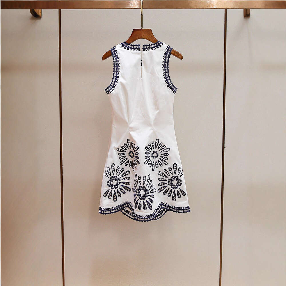 2026 Spring and Summer New French style Small Fragrant High end Embroidered Hollow A-line Waist Sleeveless Vest for Women