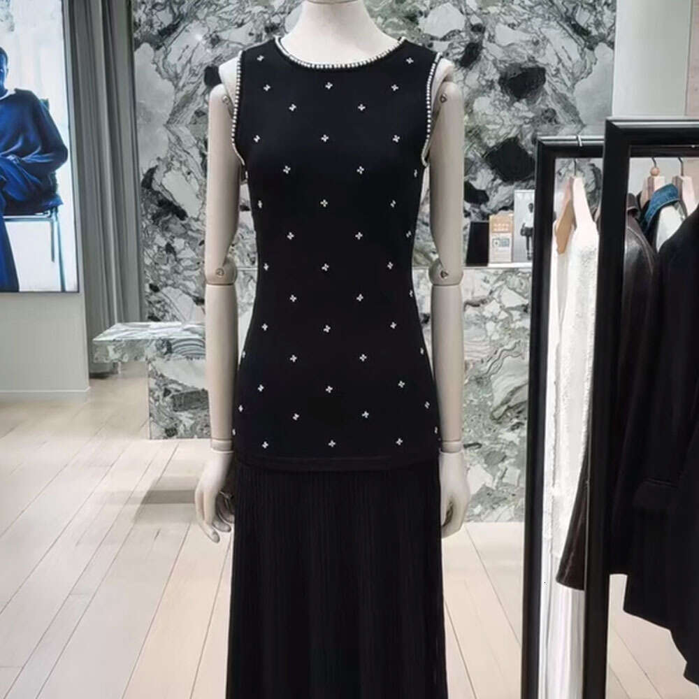 2026 Spring and Summer New Designer's High end Solid Color Elegant A13 and Niche Style Round Neck Sleeveless Long Dress