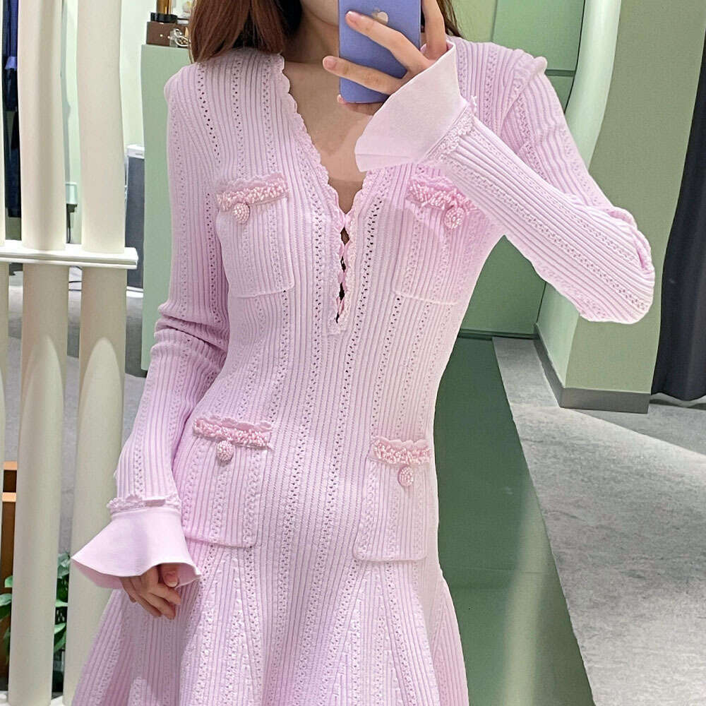 2026 Spring/Autumn New Pink Exquisite V-neck Long Sleeve Knitted Bell A12 Sleeve Short Sleeve A-line Skirt