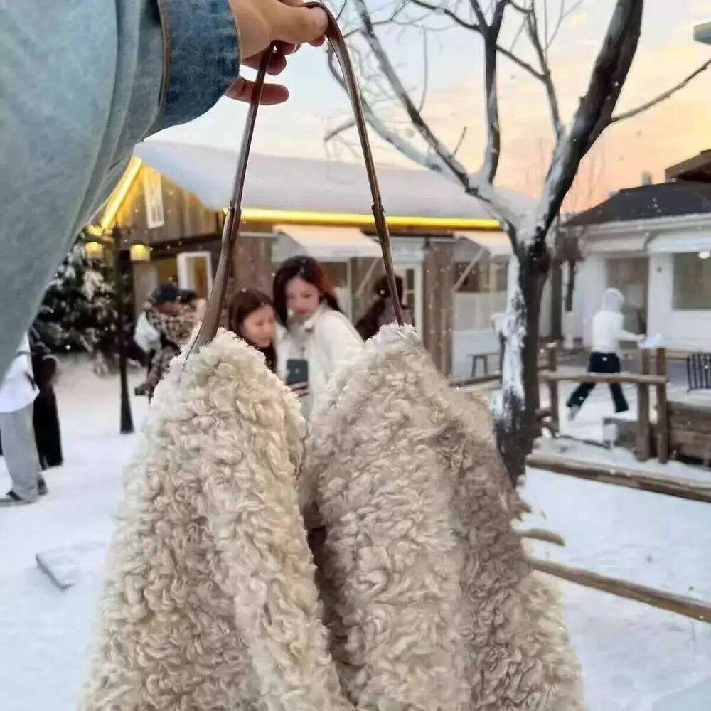 Autumn Winter Lamb Wool Tote Warm Plush Shoulder Bag Faux Fur for Women Handbag Fashion Designer Bags Shopper Clutch Purses XJ260306