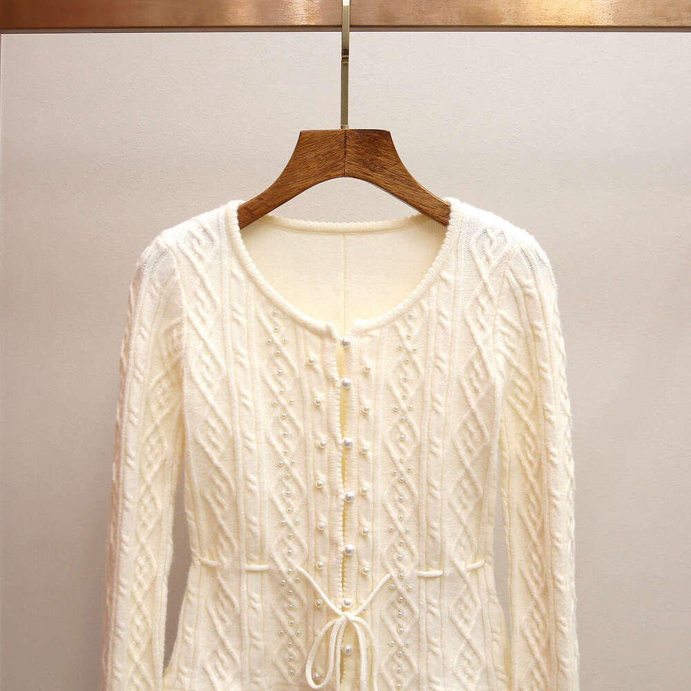 2026 designer's high-end women's clothing spring and summer new item, soft and slim fit round A13 neck thick bead waist knitted sweater