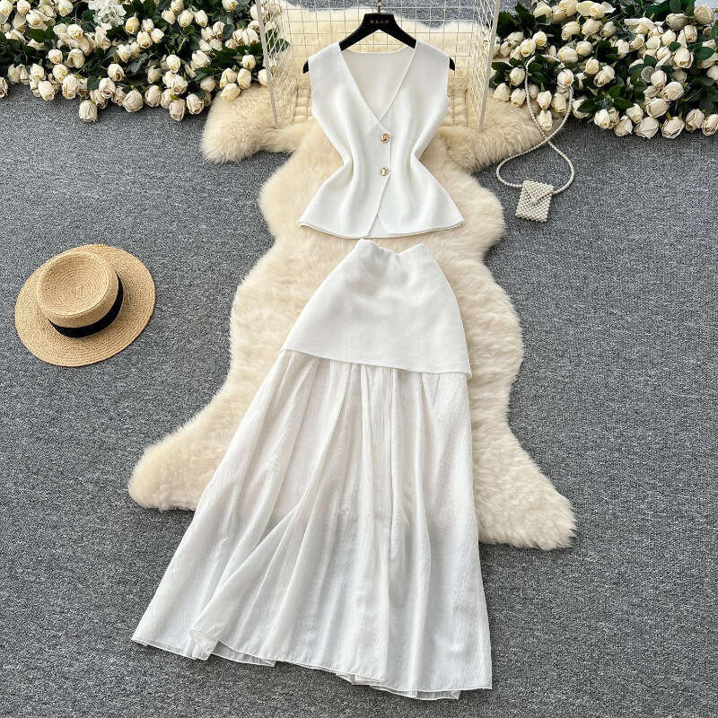 2026 Spring and Summer French New Women's Fashion Knitted Tank Top and Thin Skirt Fashion Set