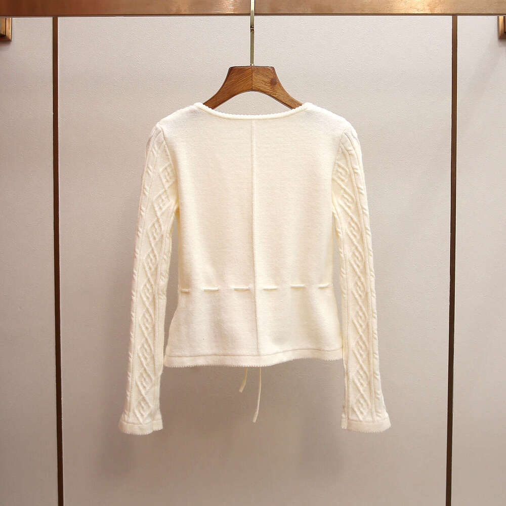 2026 designer's high-end women's clothing spring and summer new item, soft and slim fit round neck thick bead A12 waist knitted sweater