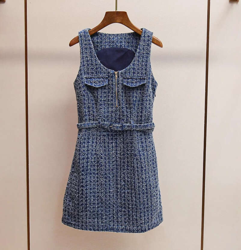 2026 Spring/Summer New Fashionable Retro Style Elegant and Simple Casual Waist Tight fit Tank Top Dress