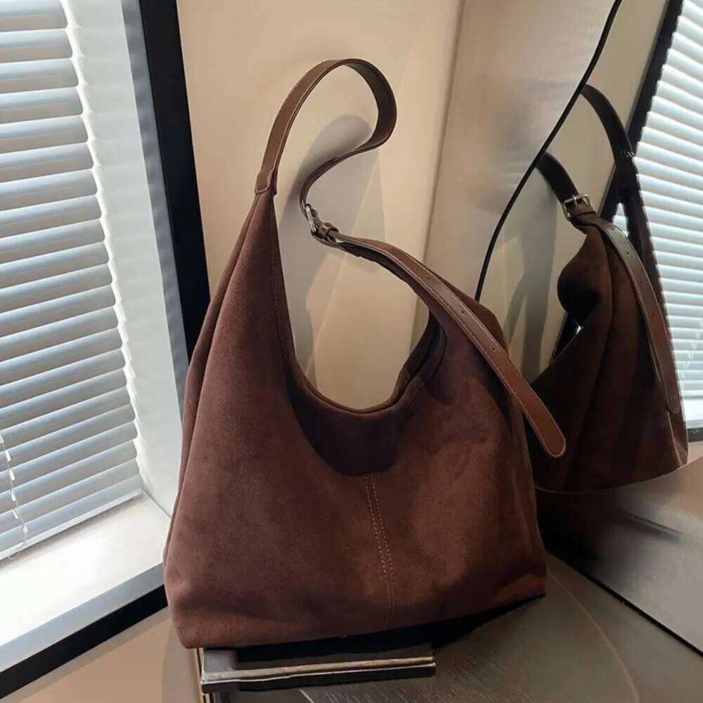 Retro Large Capacity Suede Bucket Women's Hot Sale Of The Season New Autumn Winter Fashion Single Shoulder Bag Stylish XJ260306