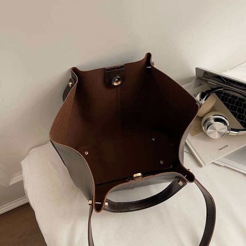 Women's Soft Leather Tote Large Capacity Single Shoulder Handbag for Daily Commute Work Casual 2025 Fashion Underarm Bag XJ260306