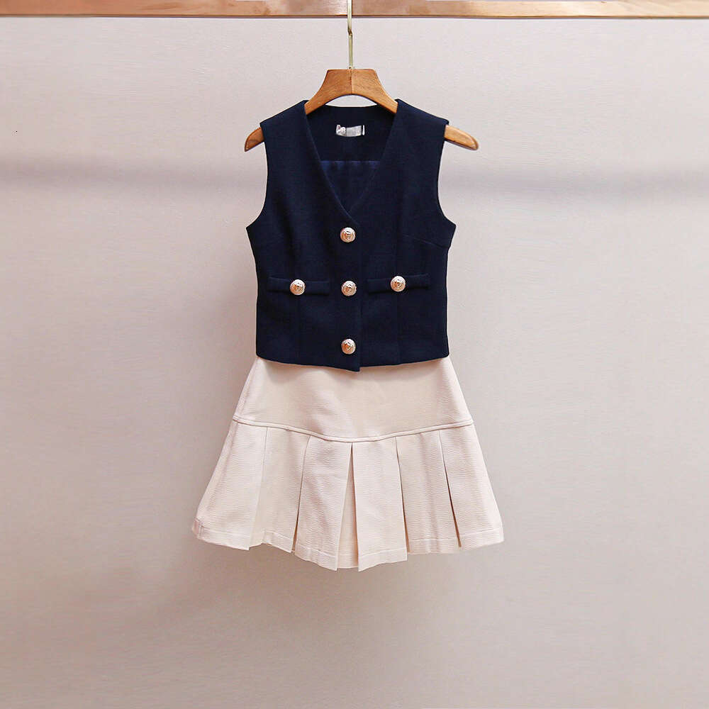2026 designer casual women's clothing spring and autumn new style French high-end vest pleated skirt set