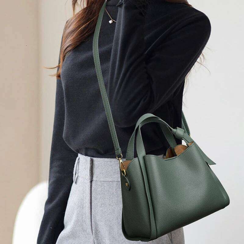 Women's Handbags Retro Fashion Simple New Texture Large Capacity Shoulder Portable Messenger Bucket Bag XJ260306