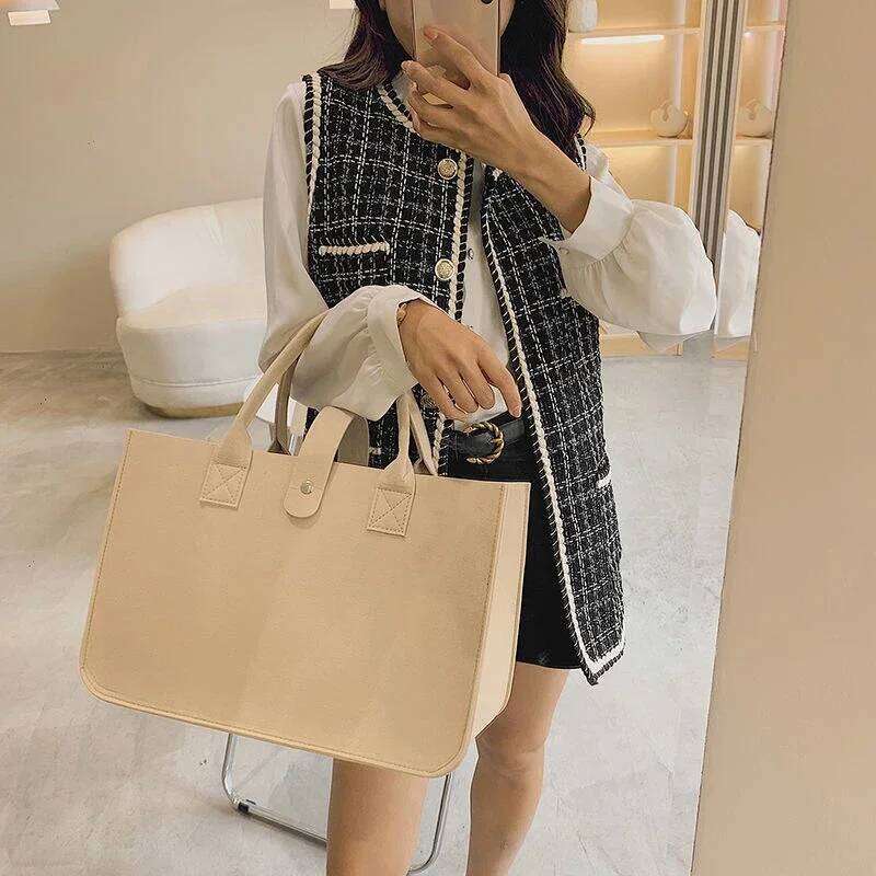 New Women's 2026 Handbag Large Capacity Open Fashion Felt Shopping Designer Tote Woven Bag Shop Online China XJ260306