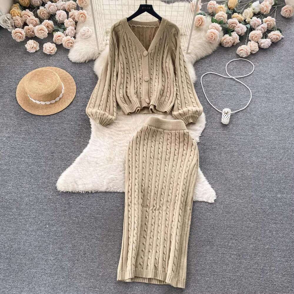 2026 designer loose casual knitted woolen dress for autumn and winter, soft A12 and comfortable, lazy style women's two-piece knitted sweater