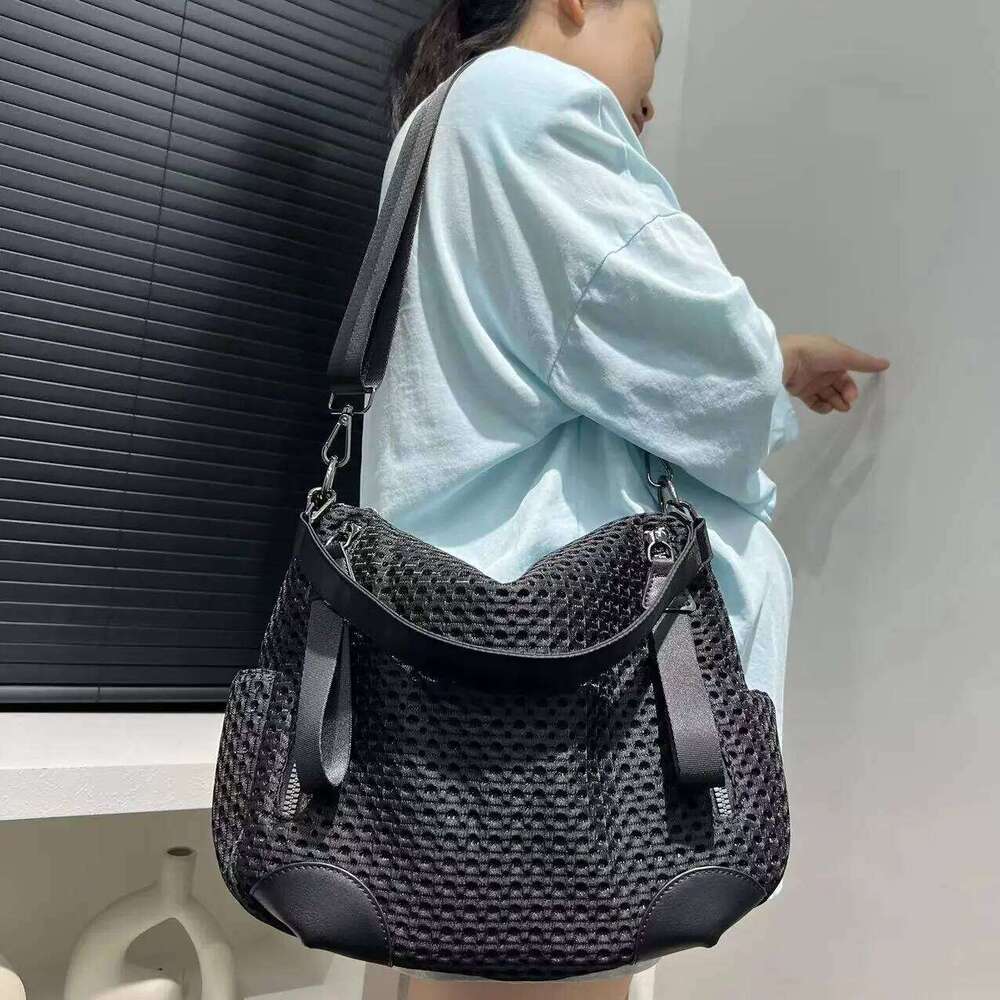 Fashionable neutral mesh spliced nylon shoulder bag, large capacity, lightweight and casual handbag XJ260306