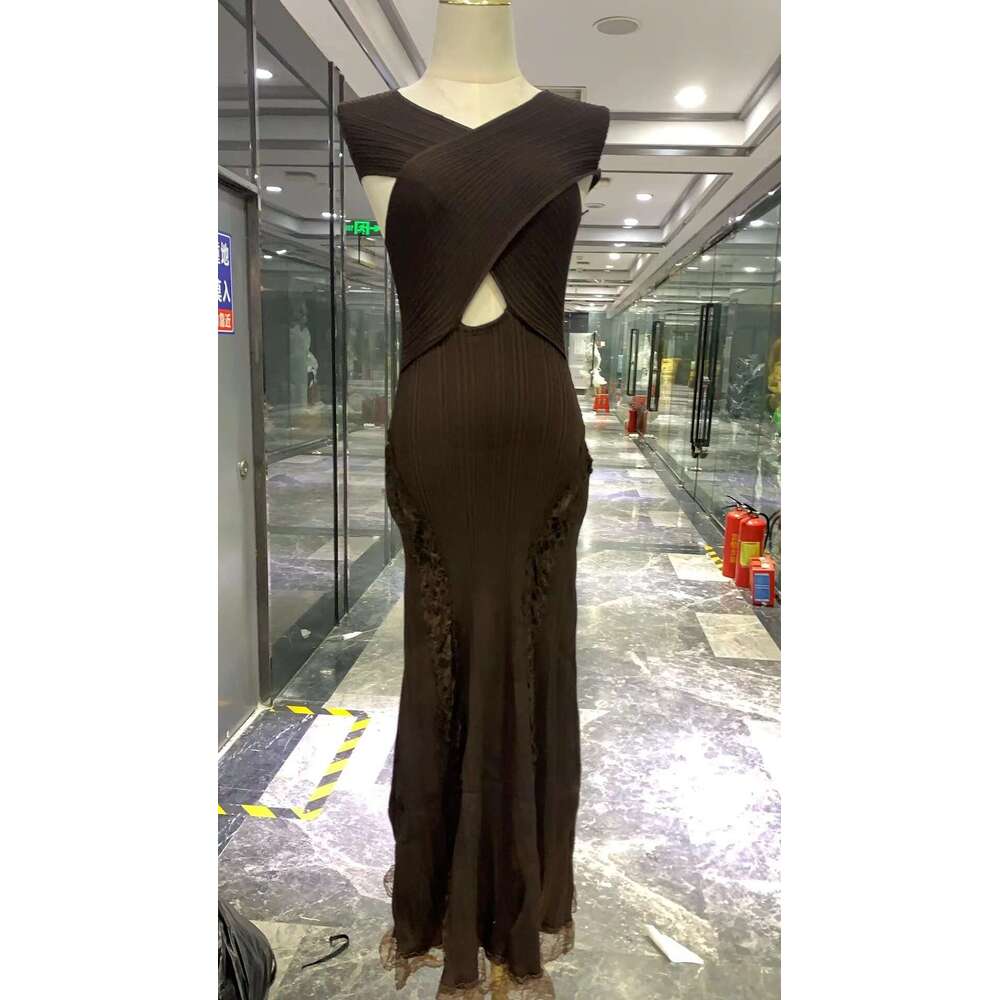2026 Spring and Summer New Designer Women's Fashionable and Soft V-neck Hollow Long Knitted Dress