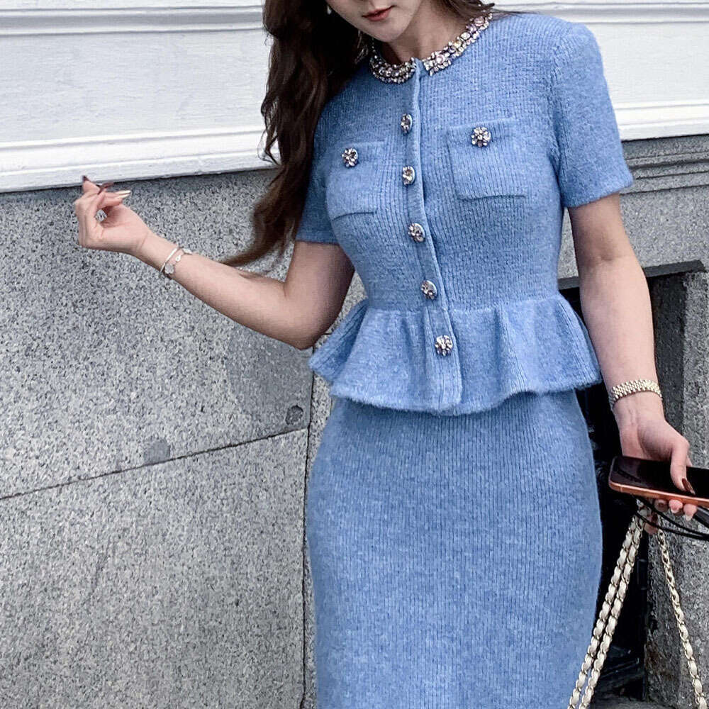 A12 The new women's dress for spring and autumn 2026 features elegant and exquisite design, decorated with round neck short sleeves and long slee