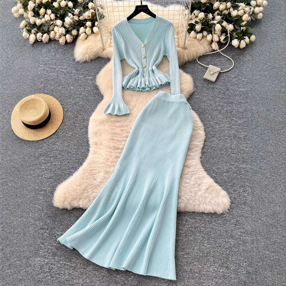 2026 autumn and winter designer French style new clothing with bell shaped sleeves knitted top, high waist fish tail long skirt