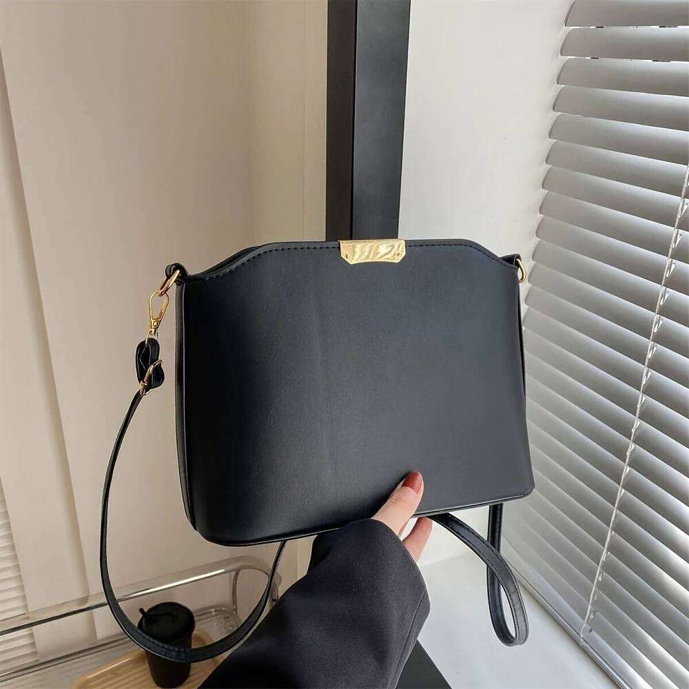 Classic Women's Solid Faux Leather Shoulder Adjustable Straps Stylish Shell Shape Crossbody Bag Zipper Closed Unlined Inside XJ260306