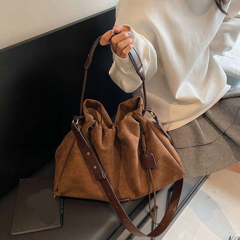 Women's Fashion Tote Large Capacity Rote Faux Suede New Trend Dailiy Commuter Drawstring Design Crossbody Shoulder Bag XJ260306