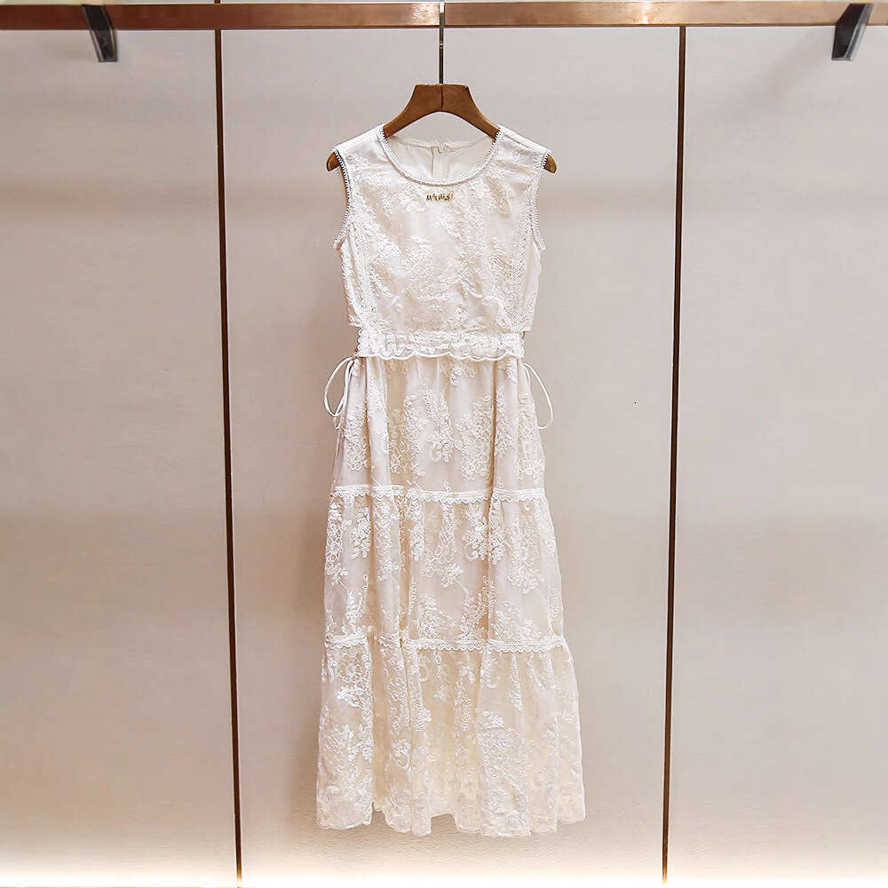 2026 designer high-end women's summer new style French mature lace embroidered hollow dress