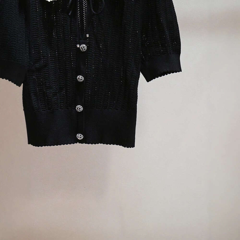 2026 designer high-end women's summer new item niche French color blocked lapel short sleeved single breasted knitted top