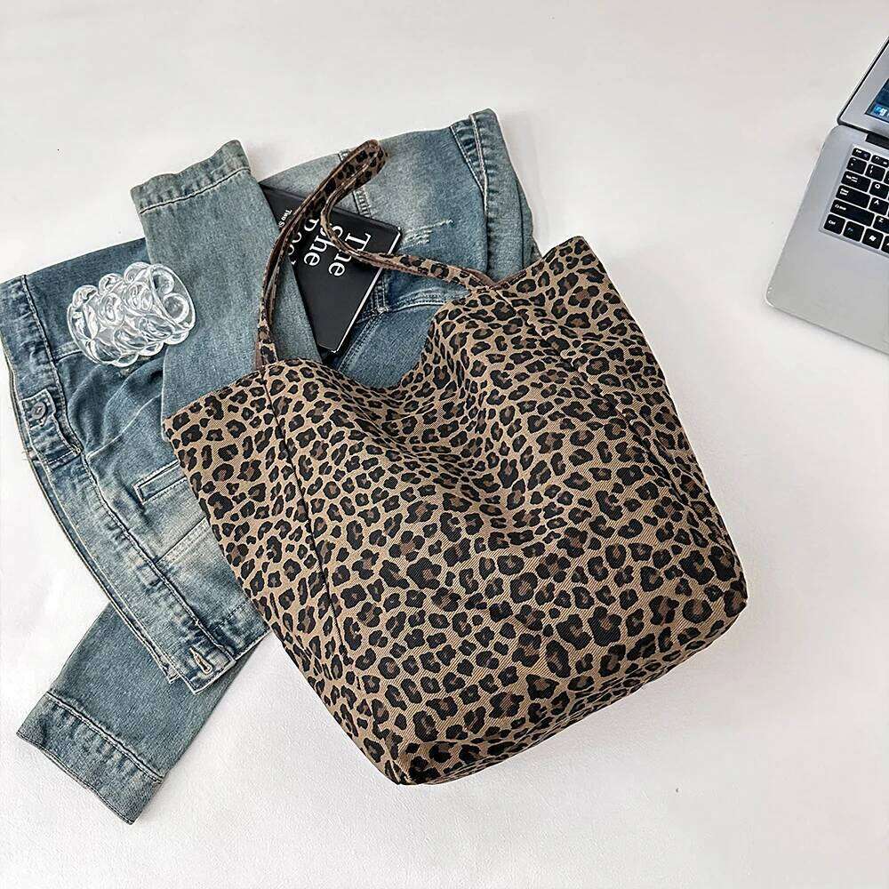 Leopard Print Canvas Women's 2025 Autumn and Winter New Fashion, College Style Tote Bag, Casual Large Capacity Cloth Bag XJ260306