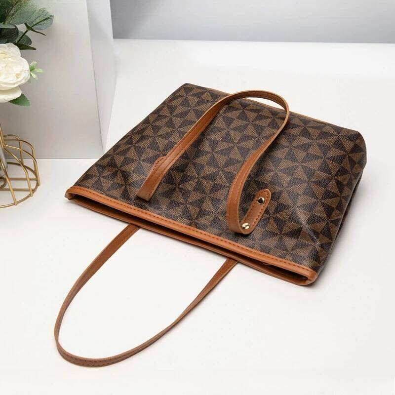 Triangle Print Fashionable Women's Commuting Handbag, Large Capacity, Zipper Handbag XJ260306