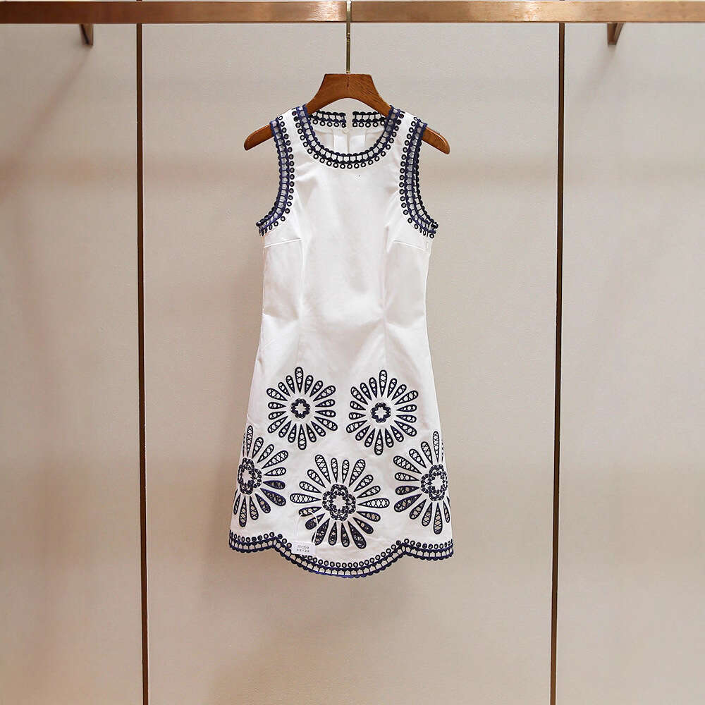 2026 Spring and Summer New French style Small Fragrant High end Embroidered Hollow A-line Waist Sleeveless Vest for Women