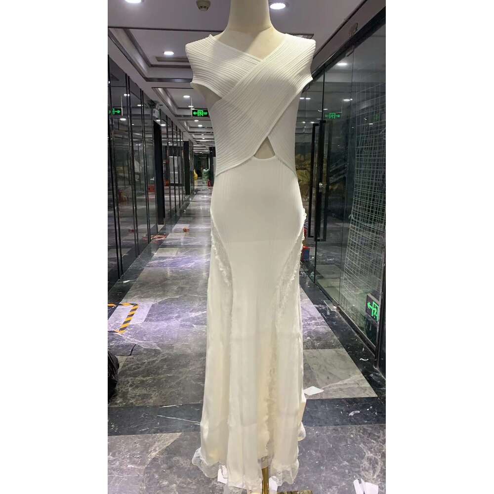2026 Spring and Summer New Designer Women's Fashionable and Soft V-neck Hollow Long Knitted Dress