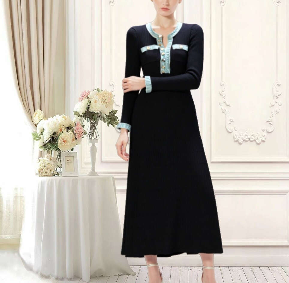 2026 Autumn/Winter New Korean Fashion French V-neck Single breasted Slim Knitted Long Dress