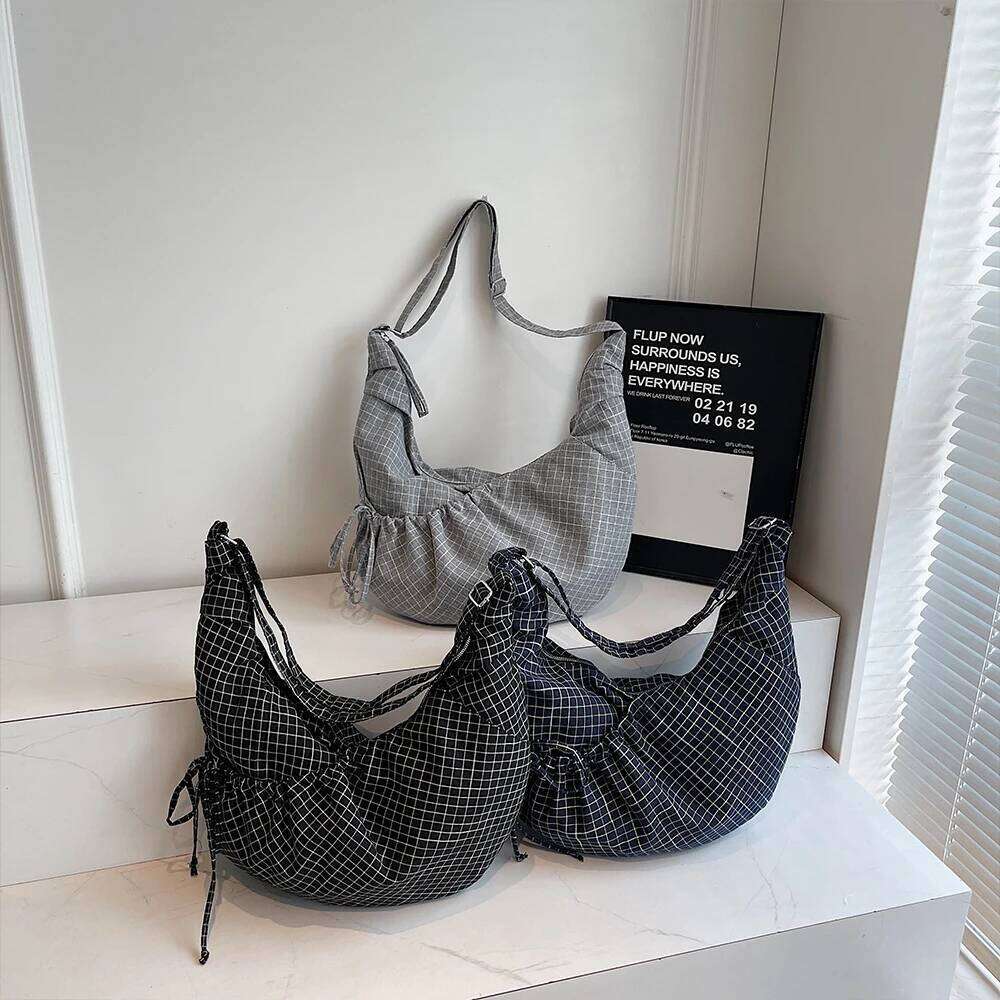 Korean Ins Lazy Style Cow Horn Large Capacity Canvas Pleated Plaid Commuting Shoulder Crossbody Bag for Women XJ260306