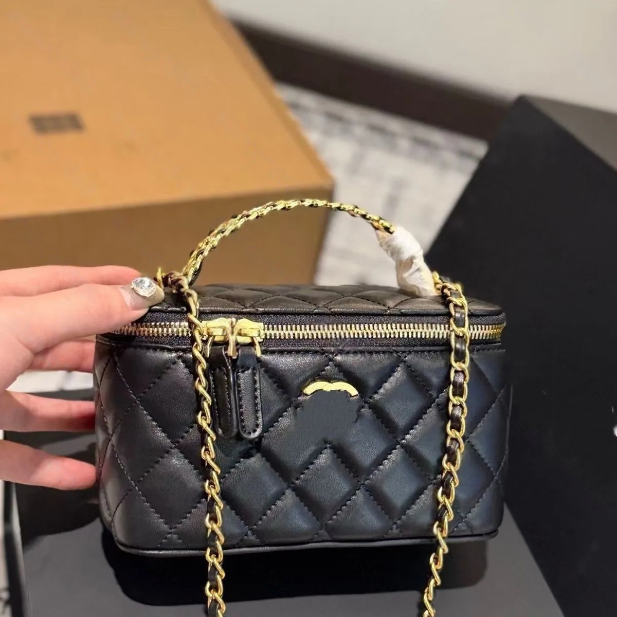 Luxury Designer Diamond Lattice Cosmetic Bag for Women Toiletry Pouch Makeup Storage Bag Crossbody Purse Wallet Handbag
