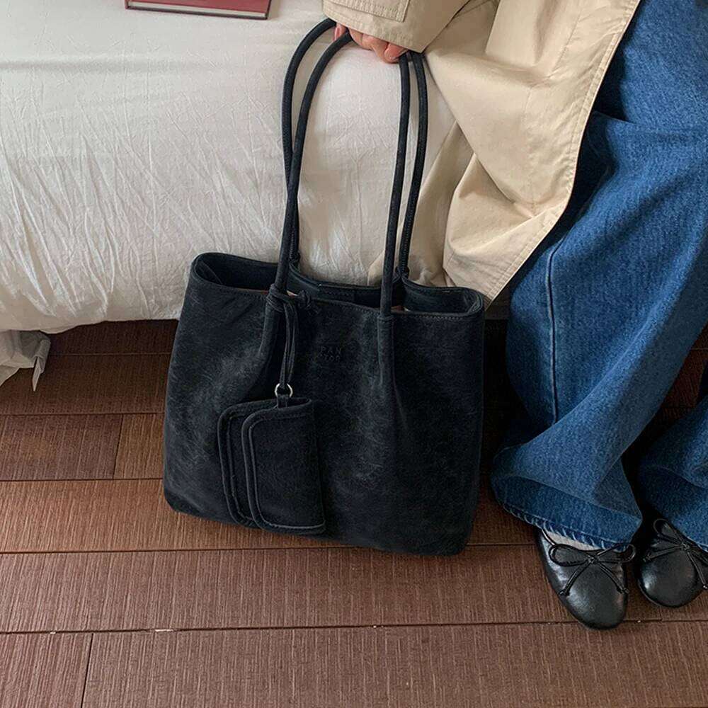 Autumn and Winter Retro Lazy Style Fashionable Large-Capacity Commuter Shoulder Bag, Chic Tote Bag XJ260306