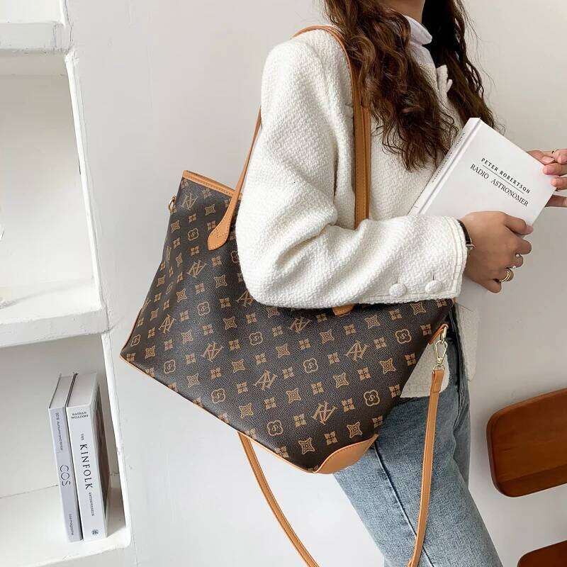 Durable Messenger Bag Women Made Of Genuine Leather, Popular Crossbody Design By Luxury Brand For Everyday Carry XJ260306